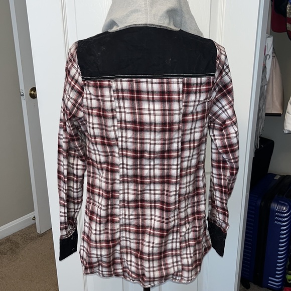 Buckle BKE Eased Hooded Button Down - Picture 8 of 12